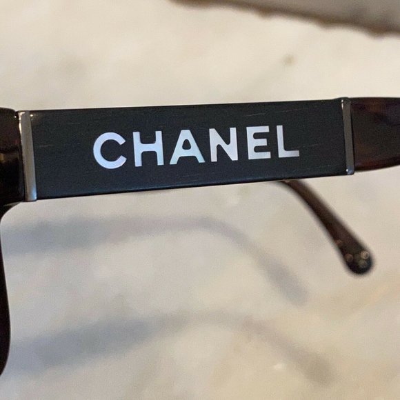 CHANEL Brown Tortoise Round Frame Sunglasses - Picture 9 of 11